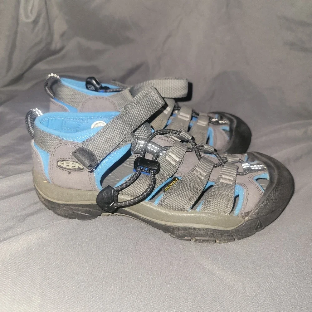 KEEN Boys NEWPORT Size 1 Water Shoes Sandals EUC